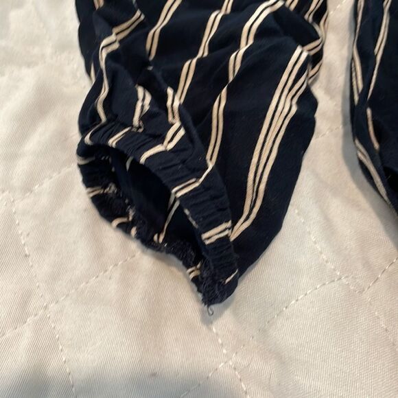 Crop top black and white striped size small - Picture 2 of 5